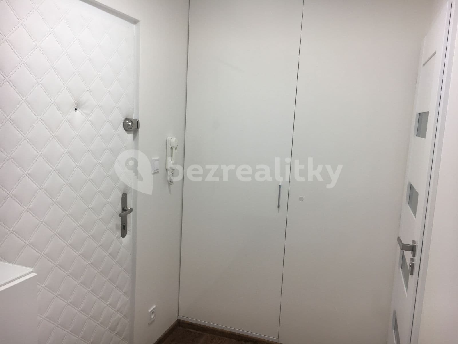 1 bedroom with open-plan kitchen flat to rent, 45 m², Nevanova, Prague, Prague 1 bedroom with open-plan kitchen flat to rent, 45 m², Nevanova, Prague, Prague