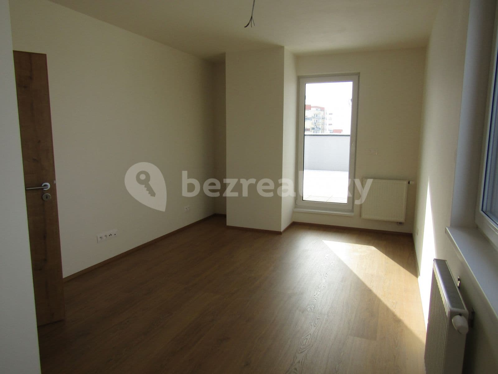3 bedroom with open-plan kitchen flat to rent, 118 m², Škrábkových, Prague, Prague 3 bedroom with open-plan kitchen flat to rent, 118 m², Škrábkových, Prague, Prague