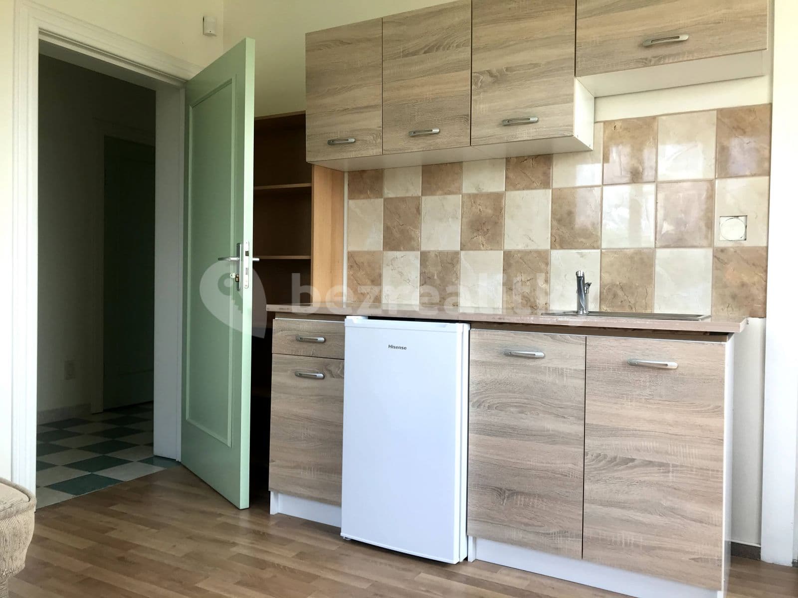 Studio flat to rent, 20 m², U Křížku, Průhonice, Středočeský Region Studio flat to rent, 20 m², U Křížku, Průhonice, Středočeský Region