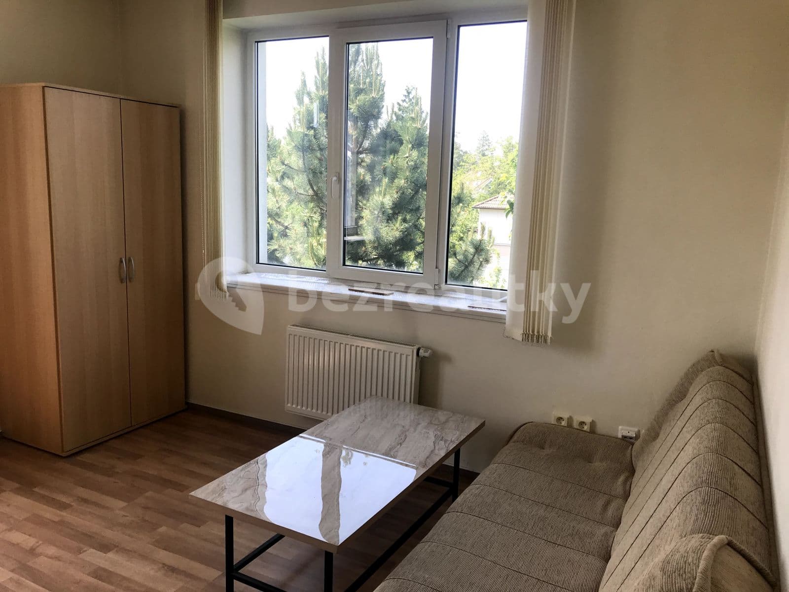 Studio flat to rent, 20 m², U Křížku, Průhonice, Středočeský Region Studio flat to rent, 20 m², U Křížku, Průhonice, Středočeský Region