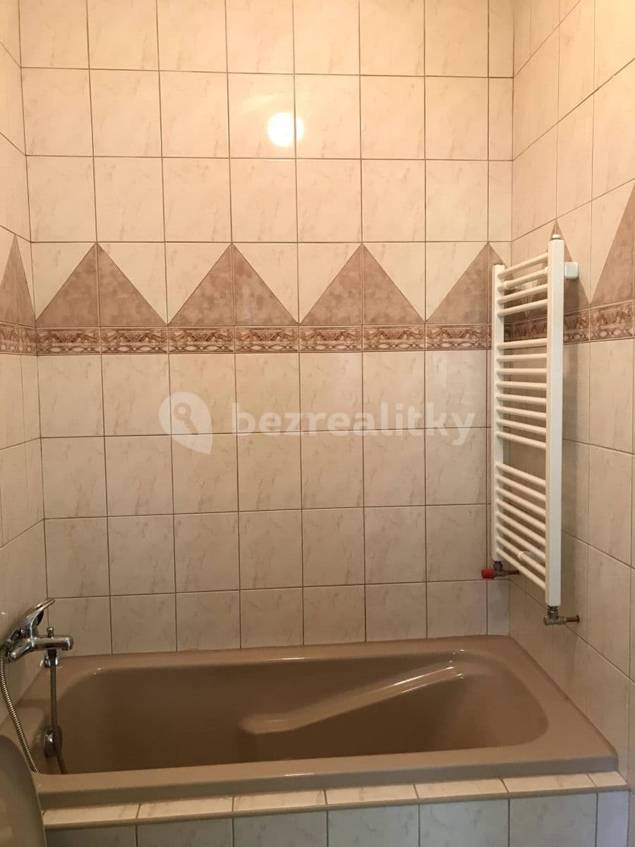 Studio flat to rent, 20 m², U Křížku, Průhonice, Středočeský Region Studio flat to rent, 20 m², U Křížku, Průhonice, Středočeský Region