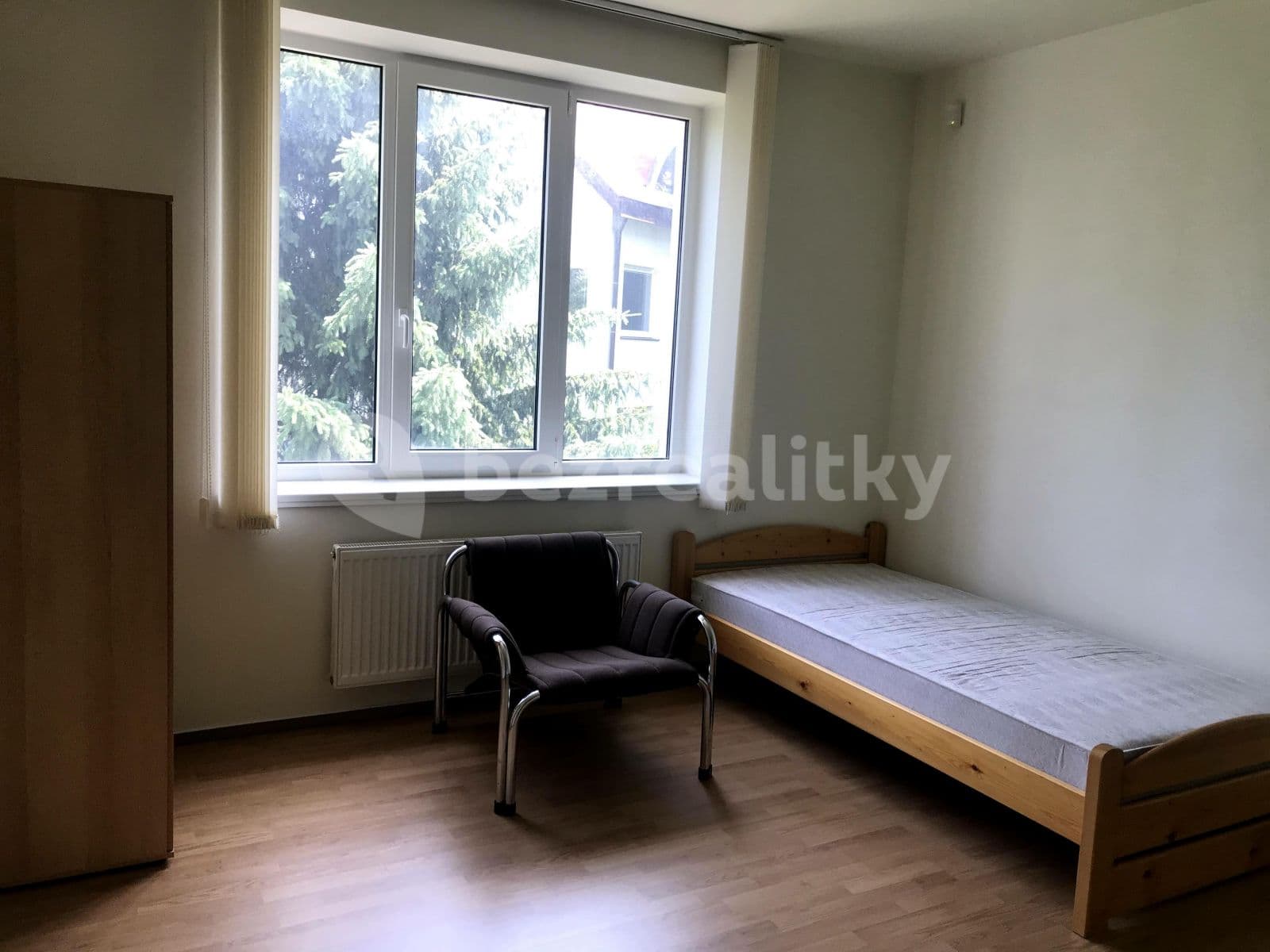 Studio flat to rent, 20 m², U Křížku, Průhonice, Středočeský Region Studio flat to rent, 20 m², U Křížku, Průhonice, Středočeský Region