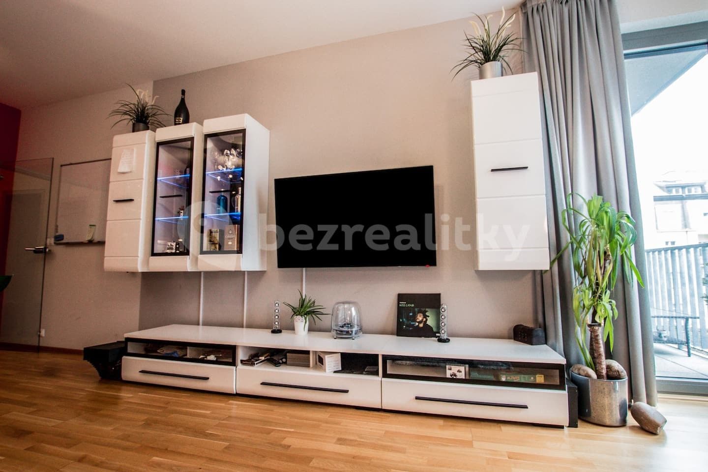 1 bedroom with open-plan kitchen flat to rent, 69 m², Korunní, Prague, Prague 1 bedroom with open-plan kitchen flat to rent, 69 m², Korunní, Prague, Prague