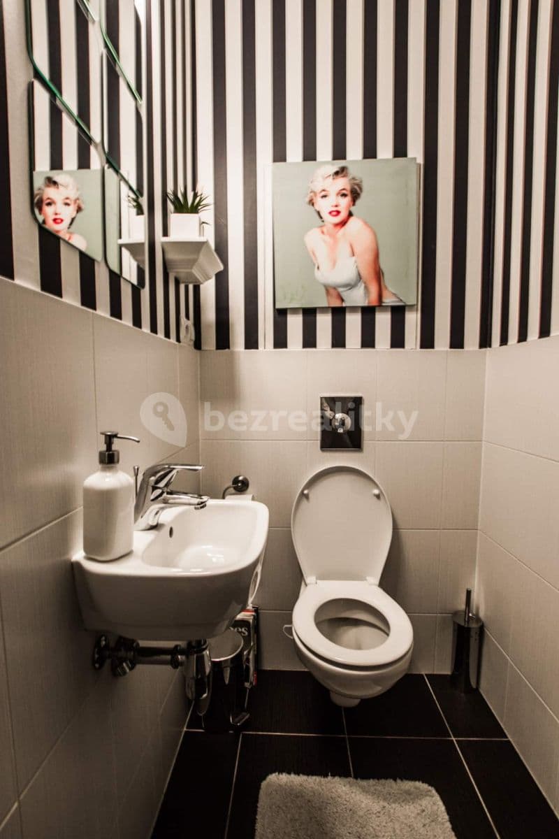 1 bedroom with open-plan kitchen flat to rent, 69 m², Korunní, Prague, Prague 1 bedroom with open-plan kitchen flat to rent, 69 m², Korunní, Prague, Prague