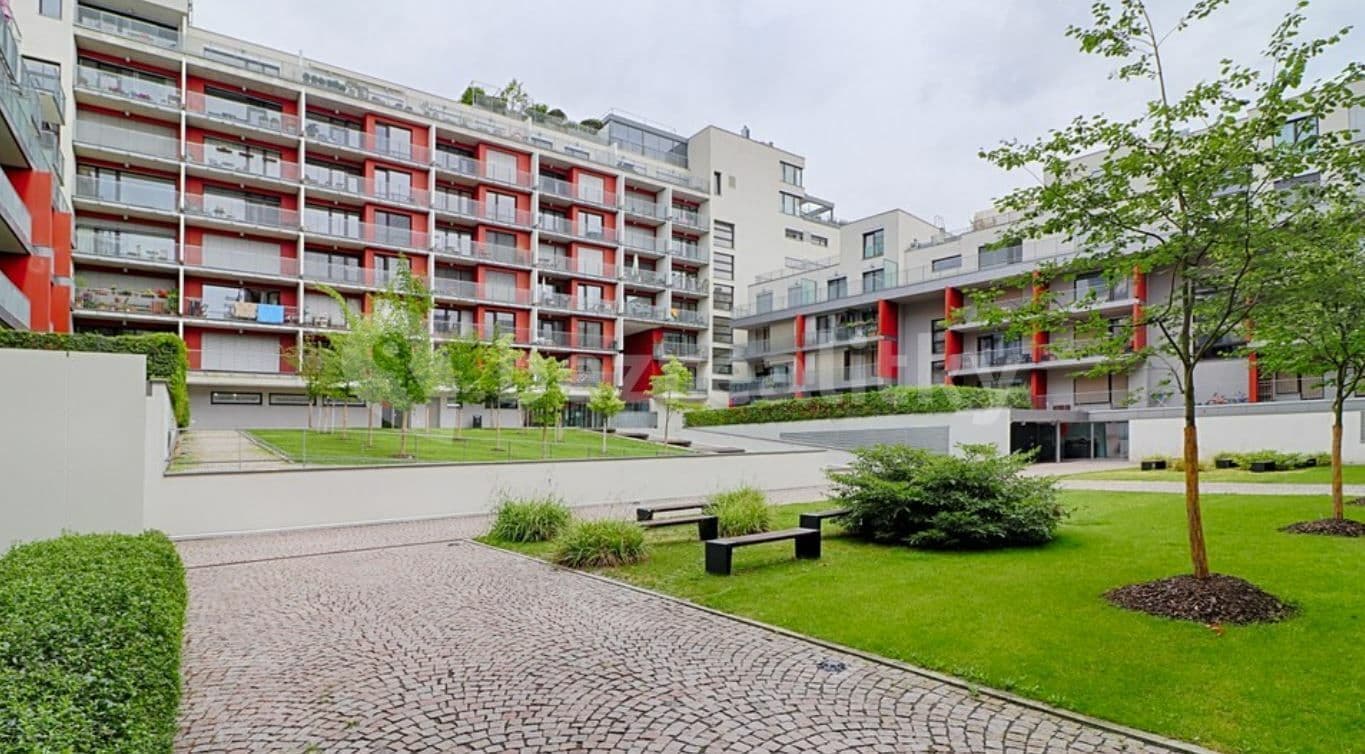 1 bedroom with open-plan kitchen flat to rent, 69 m², Korunní, Prague, Prague 1 bedroom with open-plan kitchen flat to rent, 69 m², Korunní, Prague, Prague