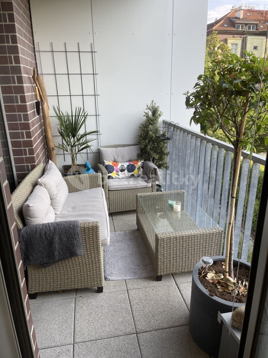 1 bedroom with open-plan kitchen flat to rent, 69 m², Korunní, Prague, Prague 1 bedroom with open-plan kitchen flat to rent, 69 m², Korunní, Prague, Prague