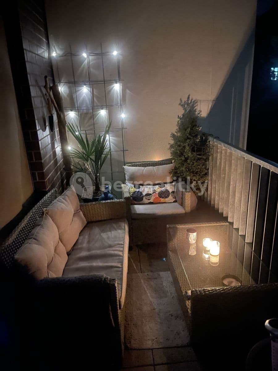 1 bedroom with open-plan kitchen flat to rent, 69 m², Korunní, Prague, Prague 1 bedroom with open-plan kitchen flat to rent, 69 m², Korunní, Prague, Prague