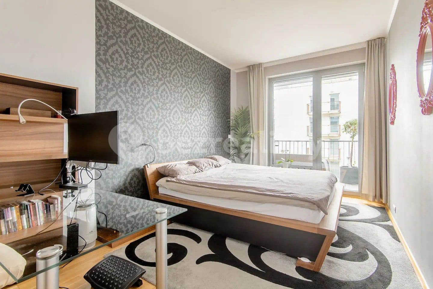 1 bedroom with open-plan kitchen flat to rent, 69 m², Korunní, Prague, Prague 1 bedroom with open-plan kitchen flat to rent, 69 m², Korunní, Prague, Prague