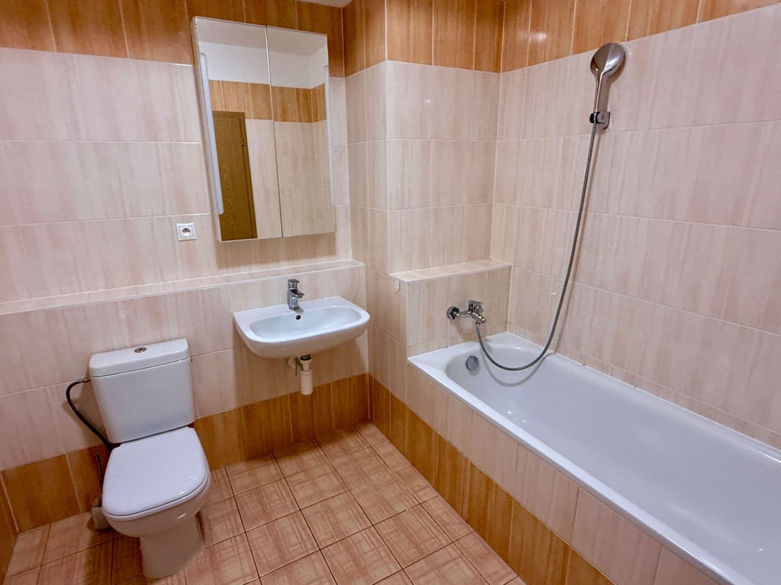 2 bedroom with open-plan kitchen flat to rent, 92 m², Kytlická, Prague, Prague 2 bedroom with open-plan kitchen flat to rent, 92 m², Kytlická, Prague, Prague