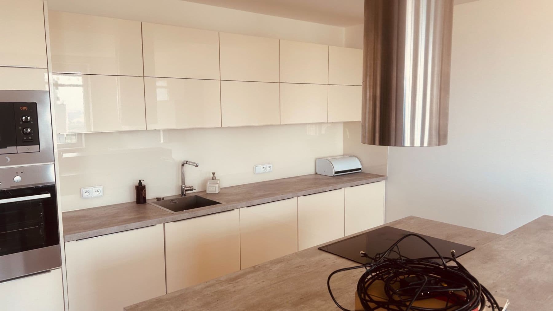 3 bedroom with open-plan kitchen flat to rent, 120 m², Medunova, Prague, Prague 3 bedroom with open-plan kitchen flat to rent, 120 m², Medunova, Prague, Prague