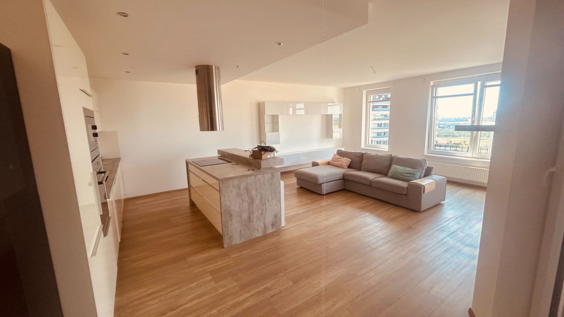 3 bedroom with open-plan kitchen flat to rent, 120 m², Medunova, Prague, Prague 3 bedroom with open-plan kitchen flat to rent, 120 m², Medunova, Prague, Prague