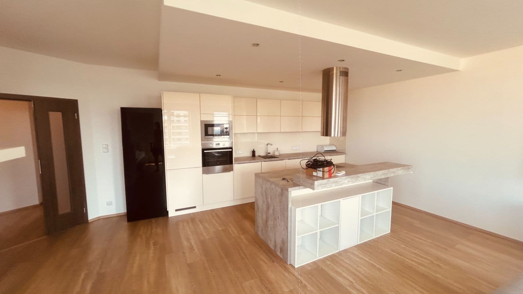 3 bedroom with open-plan kitchen flat to rent, 120 m², Medunova, Prague, Prague 3 bedroom with open-plan kitchen flat to rent, 120 m², Medunova, Prague, Prague