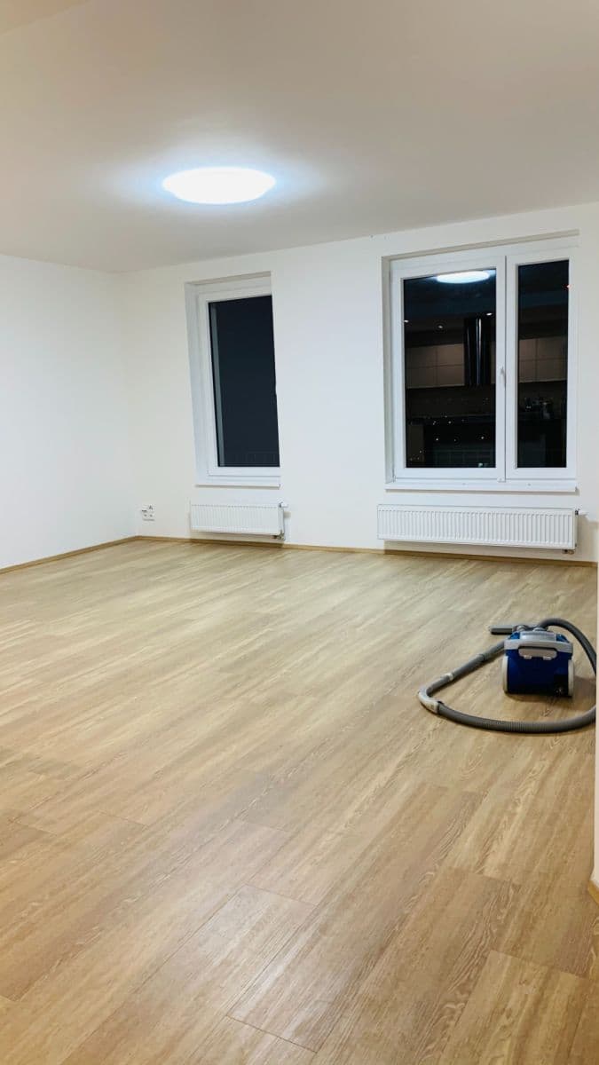 3 bedroom with open-plan kitchen flat to rent, 120 m², Medunova, Prague, Prague 3 bedroom with open-plan kitchen flat to rent, 120 m², Medunova, Prague, Prague