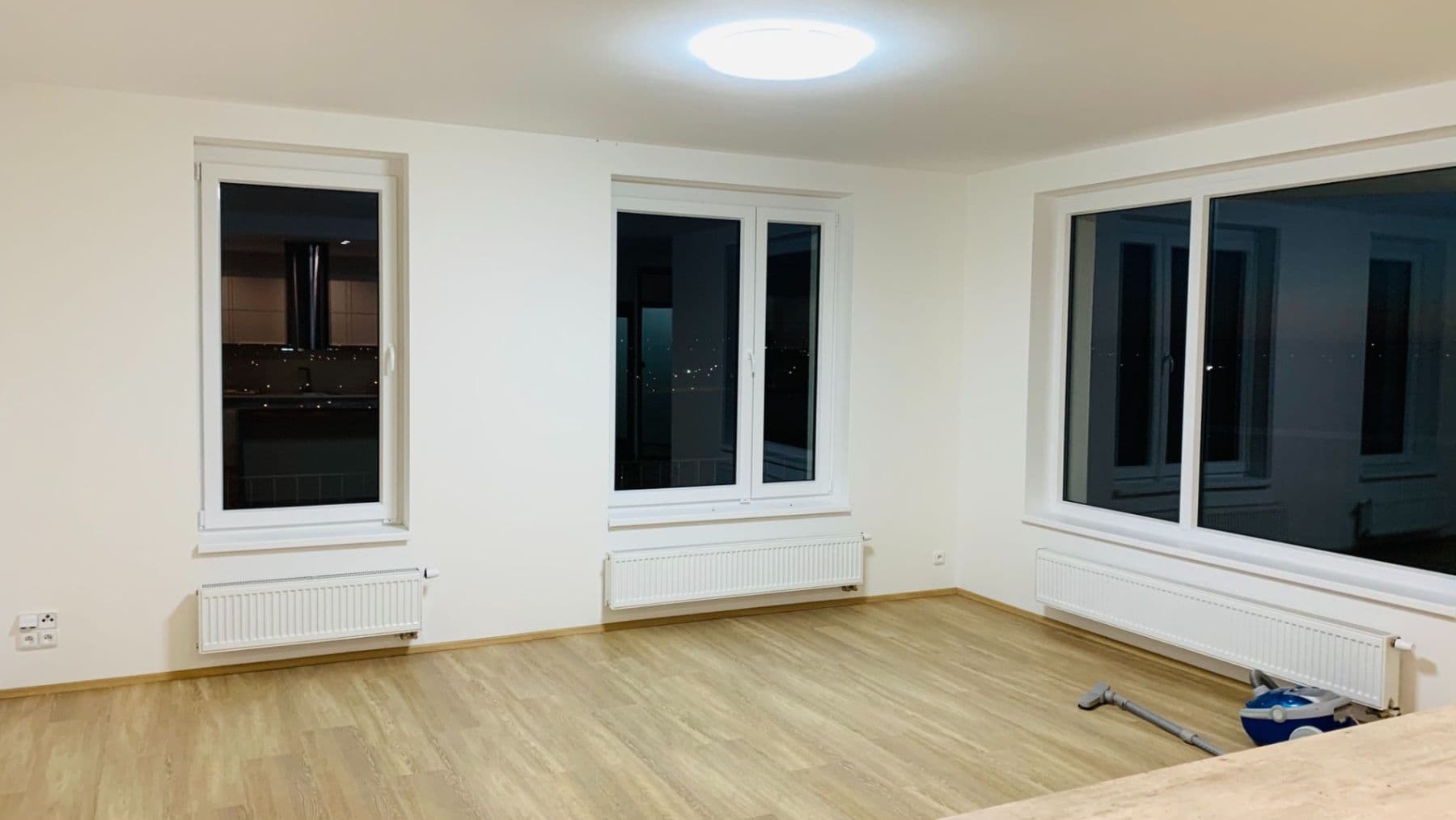 3 bedroom with open-plan kitchen flat to rent, 120 m², Medunova, Prague, Prague 3 bedroom with open-plan kitchen flat to rent, 120 m², Medunova, Prague, Prague