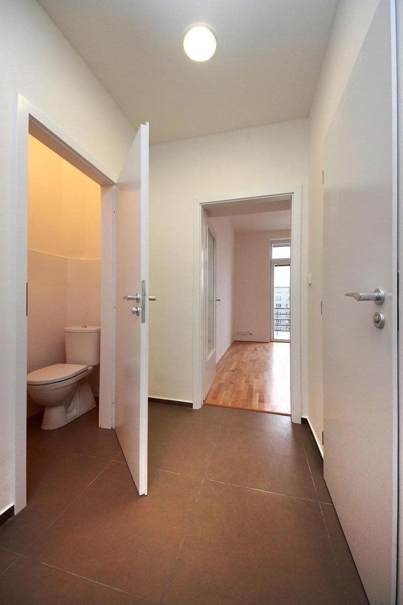 1 bedroom with open-plan kitchen flat to rent, 53 m², Přístavní, Prague, Prague 1 bedroom with open-plan kitchen flat to rent, 53 m², Přístavní, Prague, Prague