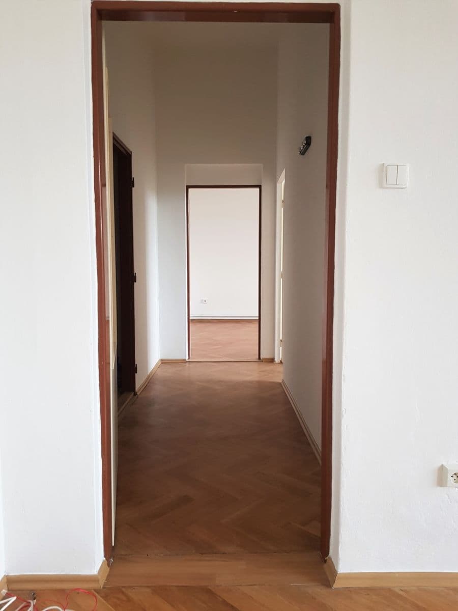 3 bedroom with open-plan kitchen flat to rent, 115 m², Hálkova, Plzeň, Plzeňský Region 3 bedroom with open-plan kitchen flat to rent, 115 m², Hálkova, Plzeň, Plzeňský Region