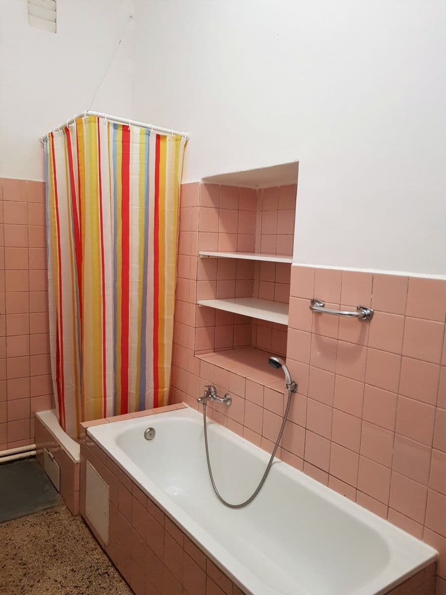 3 bedroom with open-plan kitchen flat to rent, 115 m², Hálkova, Plzeň, Plzeňský Region 3 bedroom with open-plan kitchen flat to rent, 115 m², Hálkova, Plzeň, Plzeňský Region