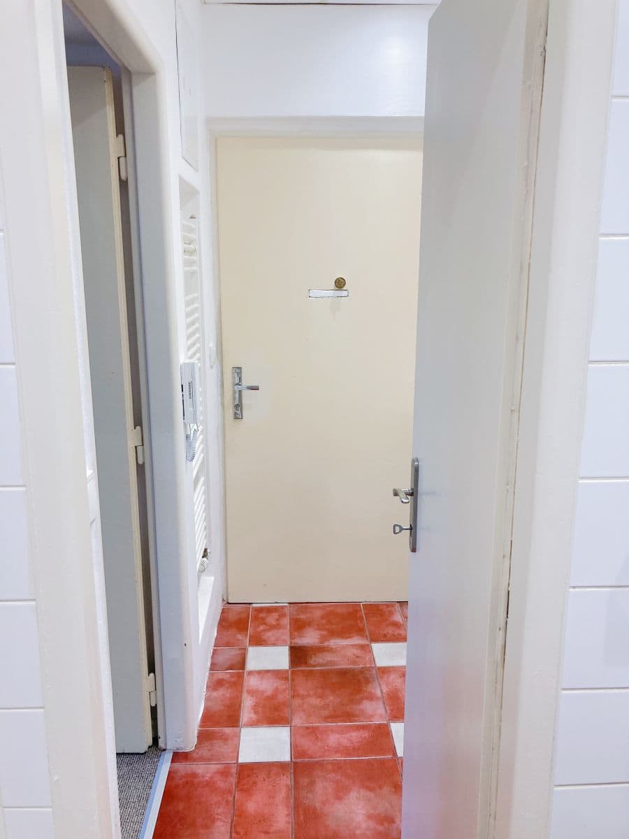 Studio flat to rent, 27 m², Na Vrstvách, Prague, Prague Studio flat to rent, 27 m², Na Vrstvách, Prague, Prague