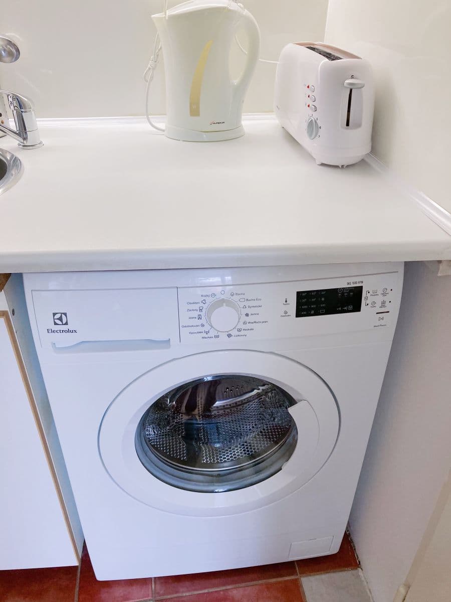 Studio flat to rent, 27 m², Na Vrstvách, Prague, Prague Studio flat to rent, 27 m², Na Vrstvách, Prague, Prague