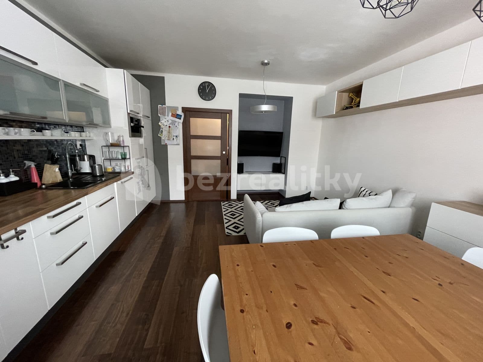 2 bedroom with open-plan kitchen flat to rent, 74 m², Jeremenkova, Prague, Prague 2 bedroom with open-plan kitchen flat to rent, 74 m², Jeremenkova, Prague, Prague