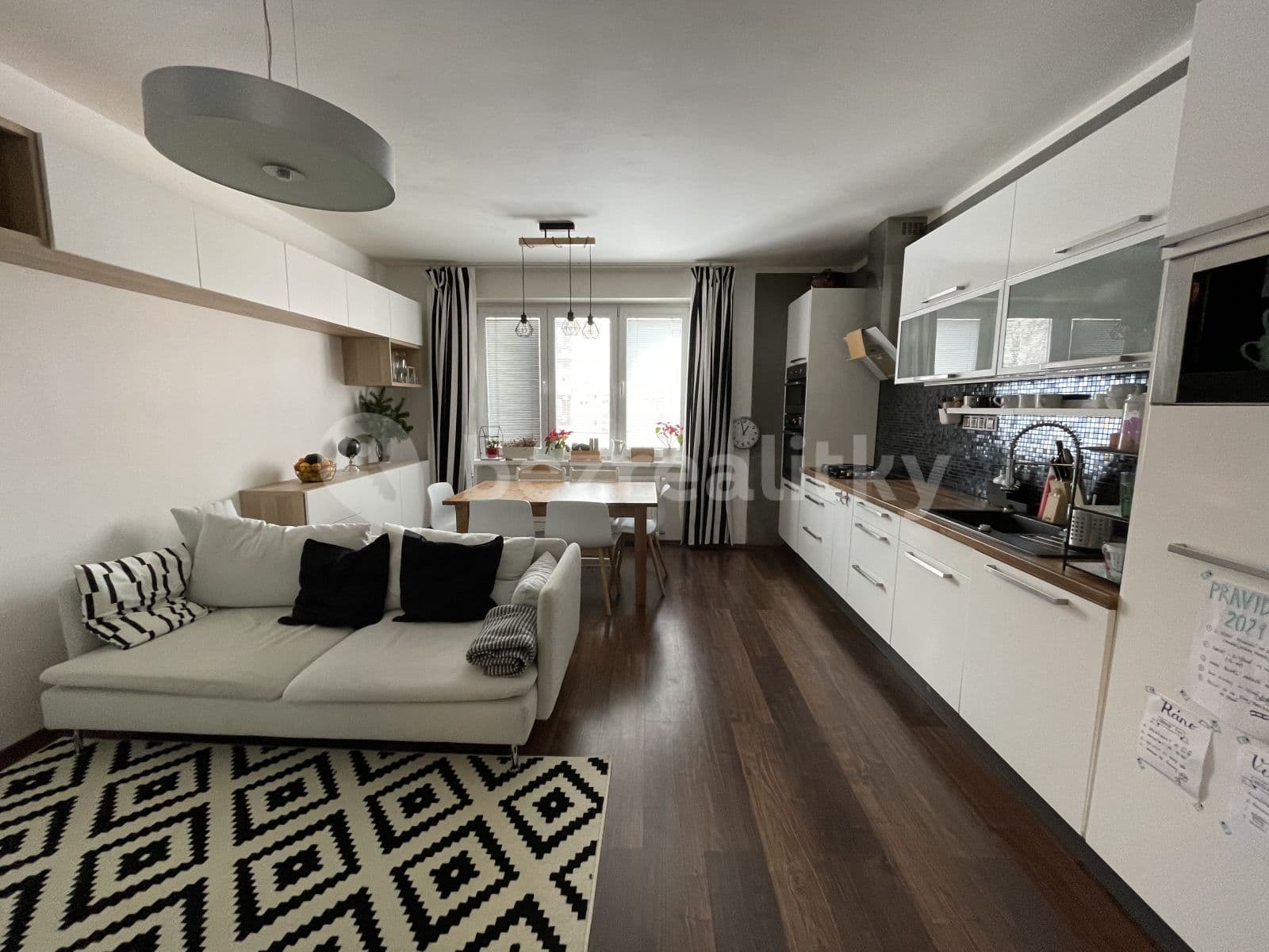 2 bedroom with open-plan kitchen flat to rent, 74 m², Jeremenkova, Prague, Prague 2 bedroom with open-plan kitchen flat to rent, 74 m², Jeremenkova, Prague, Prague