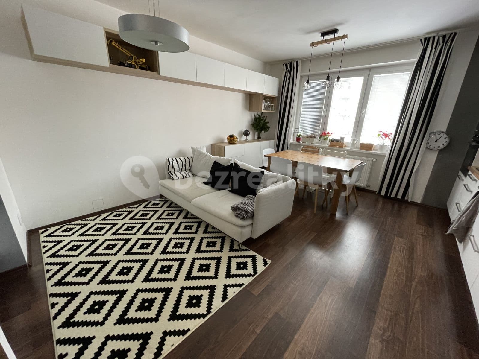 2 bedroom with open-plan kitchen flat to rent, 74 m², Jeremenkova, Prague, Prague 2 bedroom with open-plan kitchen flat to rent, 74 m², Jeremenkova, Prague, Prague