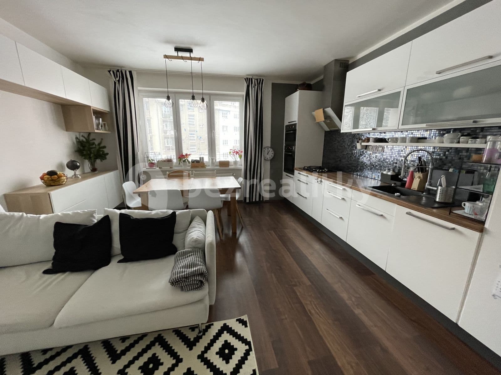 2 bedroom with open-plan kitchen flat to rent, 74 m², Jeremenkova, Prague, Prague 2 bedroom with open-plan kitchen flat to rent, 74 m², Jeremenkova, Prague, Prague