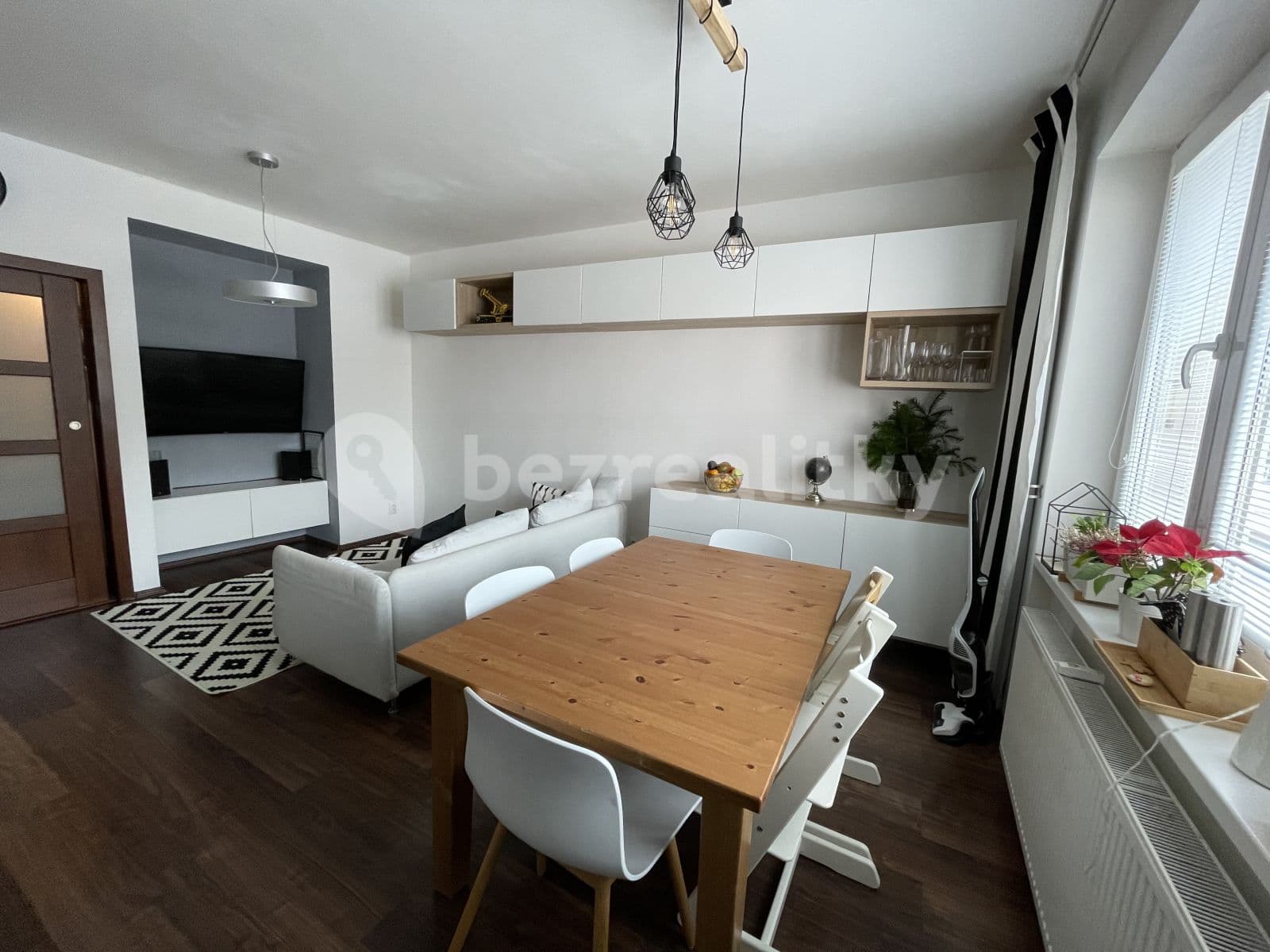 2 bedroom with open-plan kitchen flat to rent, 74 m², Jeremenkova, Prague, Prague 2 bedroom with open-plan kitchen flat to rent, 74 m², Jeremenkova, Prague, Prague