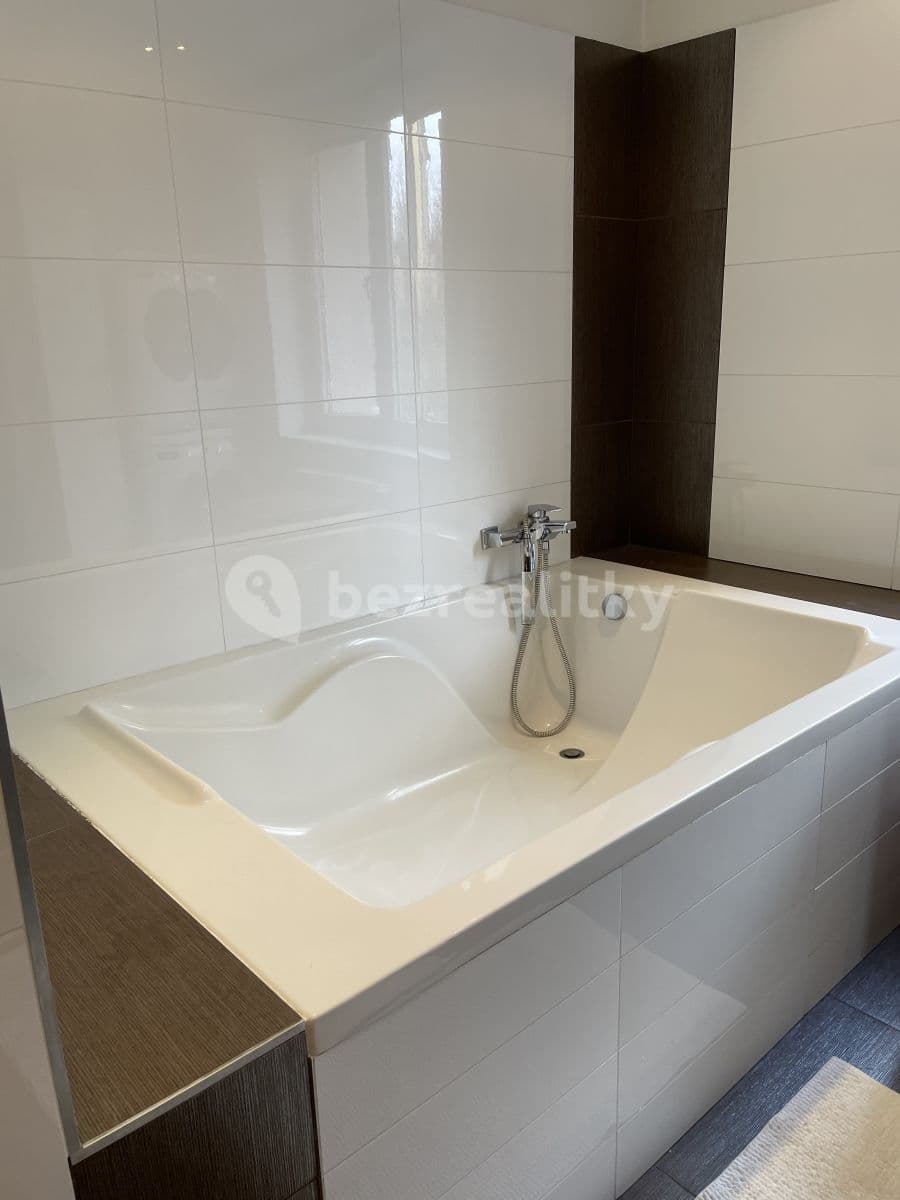 2 bedroom with open-plan kitchen flat to rent, 74 m², Jeremenkova, Prague, Prague 2 bedroom with open-plan kitchen flat to rent, 74 m², Jeremenkova, Prague, Prague