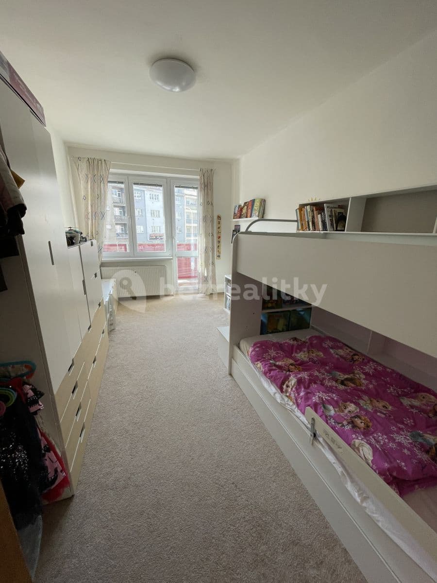 2 bedroom with open-plan kitchen flat to rent, 74 m², Jeremenkova, Prague, Prague 2 bedroom with open-plan kitchen flat to rent, 74 m², Jeremenkova, Prague, Prague