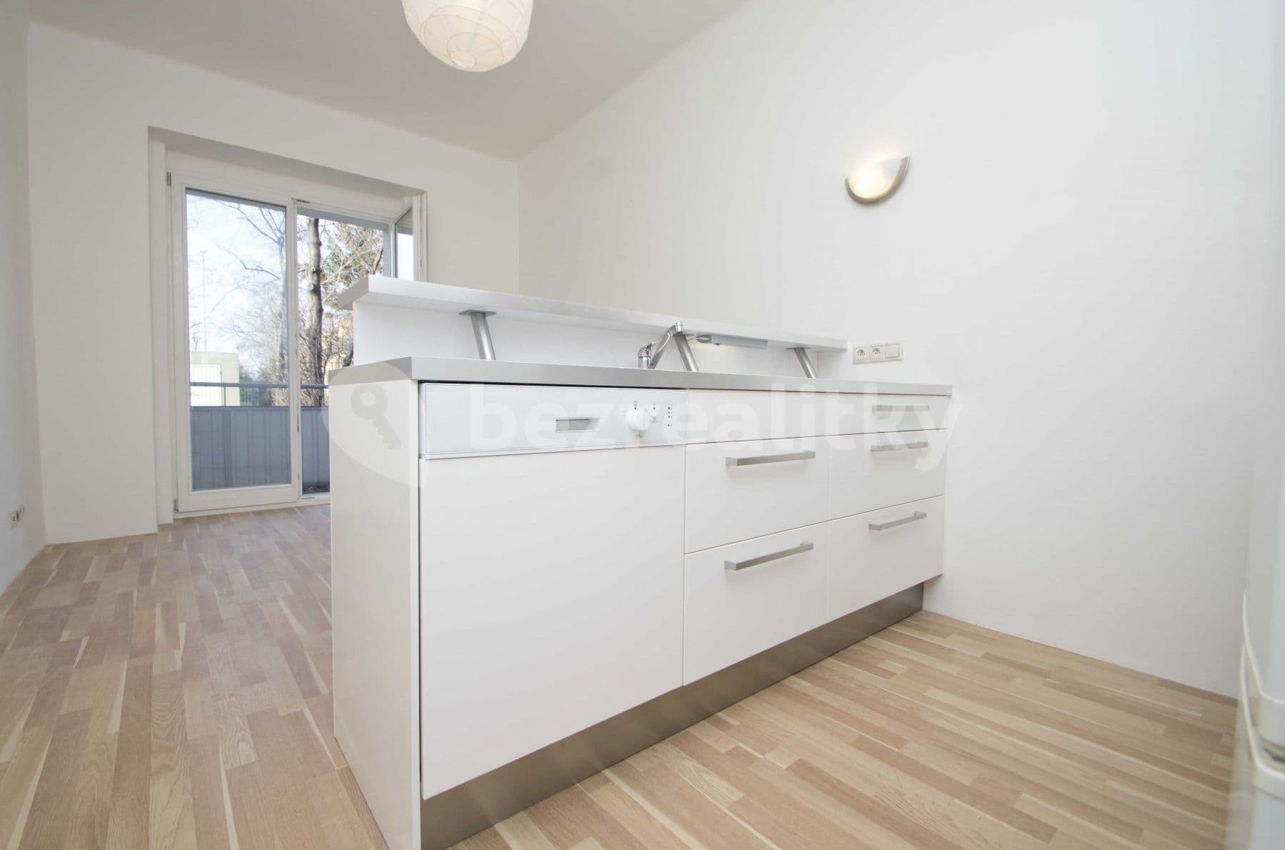 1 bedroom flat to rent, 48 m², Malešická, Prague, Prague 1 bedroom flat to rent, 48 m², Malešická, Prague, Prague