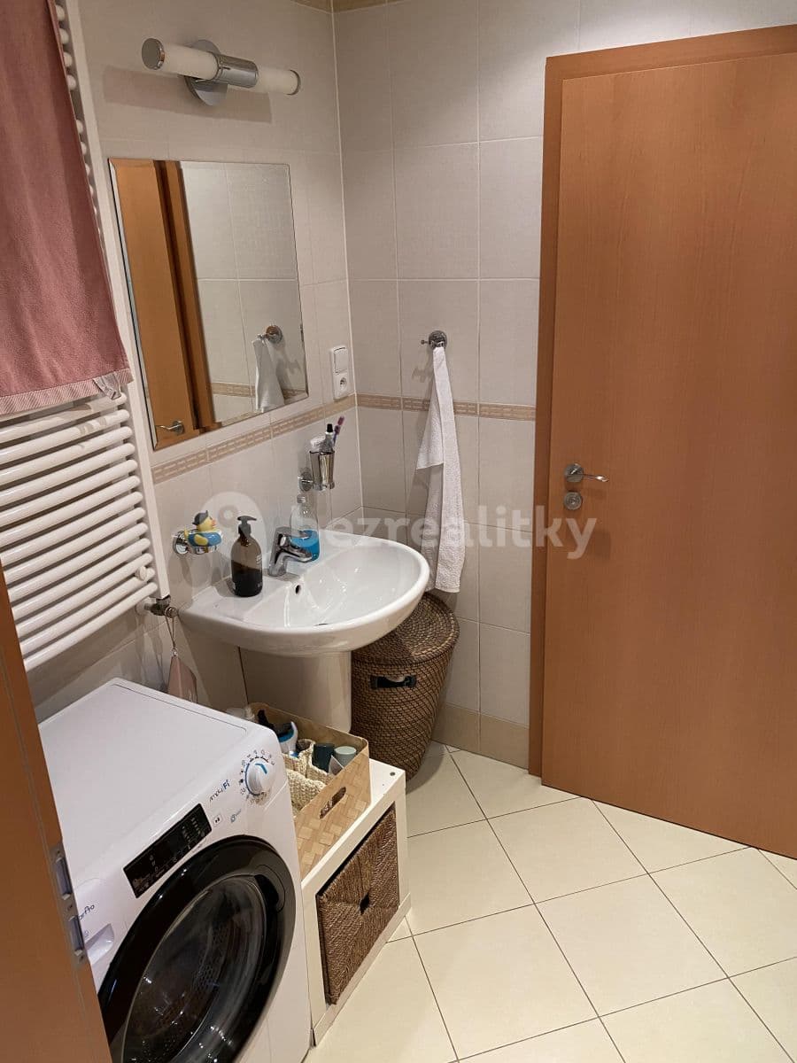 1 bedroom with open-plan kitchen flat to rent, 64 m², Pavla Beneše, Prague, Prague 1 bedroom with open-plan kitchen flat to rent, 64 m², Pavla Beneše, Prague, Prague