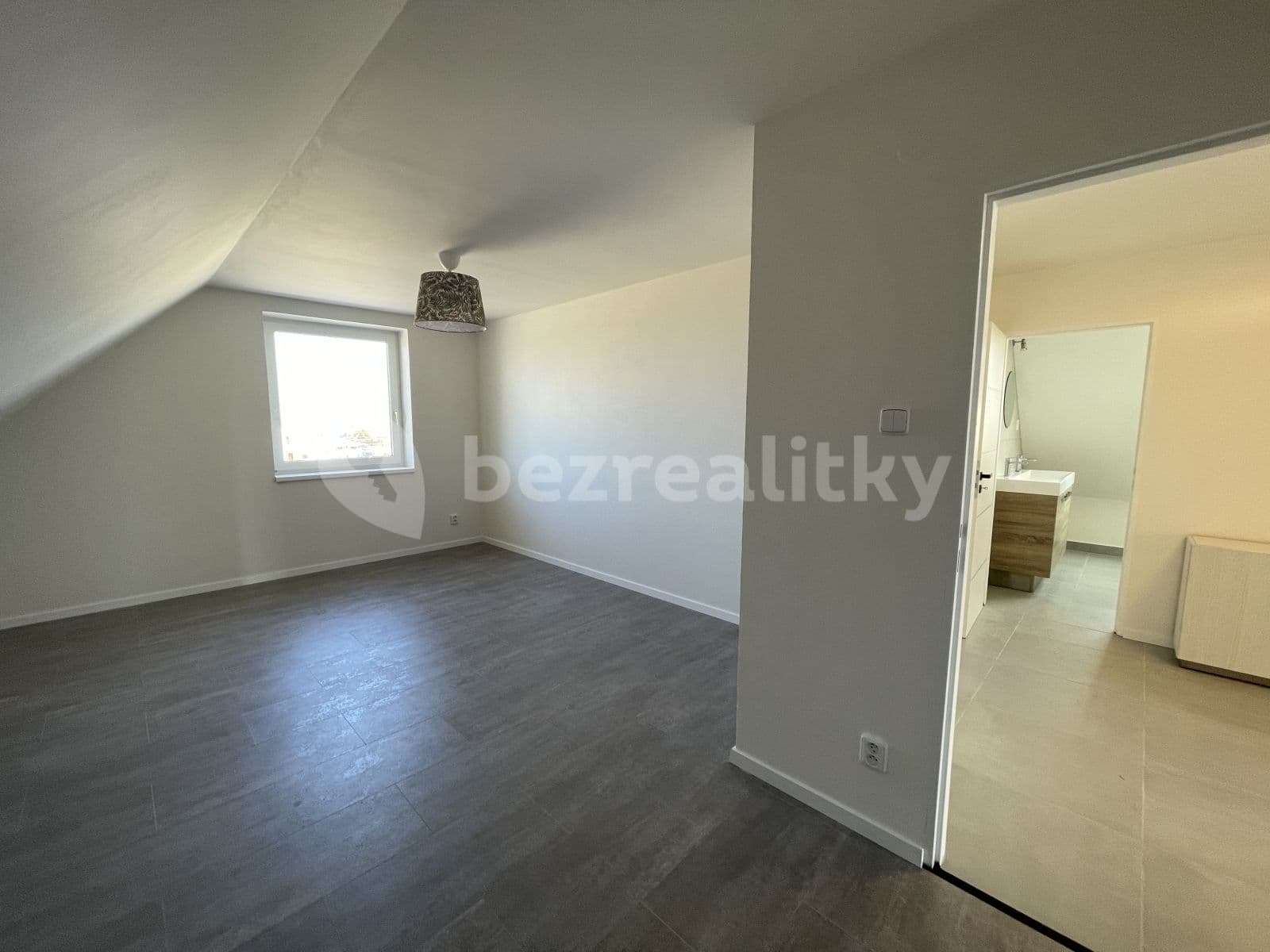 2 bedroom with open-plan kitchen flat to rent, 120 m², Severní, Horoměřice, Středočeský Region 2 bedroom with open-plan kitchen flat to rent, 120 m², Severní, Horoměřice, Středočeský Region