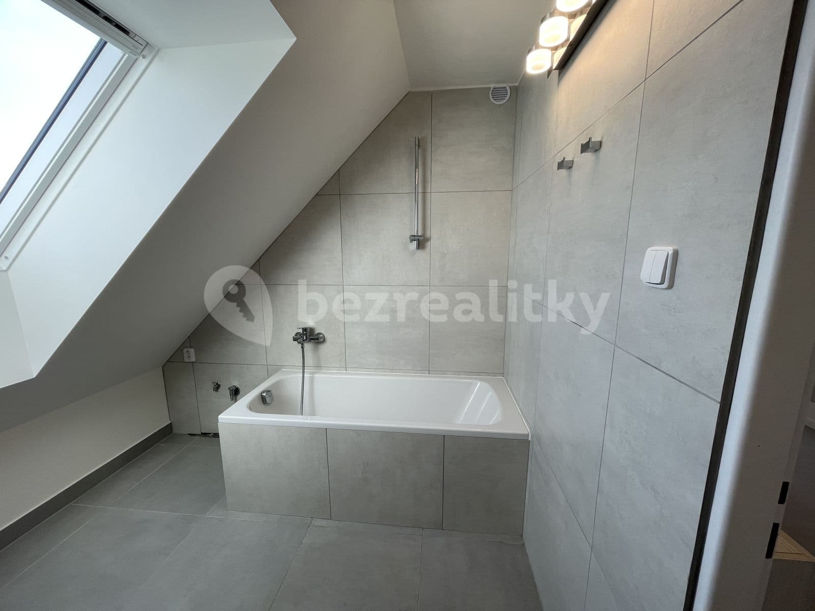 2 bedroom with open-plan kitchen flat to rent, 120 m², Severní, Horoměřice, Středočeský Region 2 bedroom with open-plan kitchen flat to rent, 120 m², Severní, Horoměřice, Středočeský Region