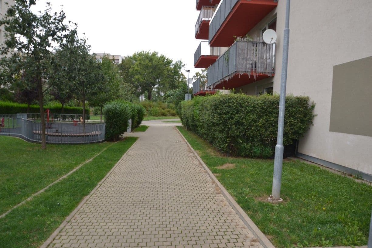 1 bedroom with open-plan kitchen flat to rent, 64 m², Petržílkova, Prague, Prague 1 bedroom with open-plan kitchen flat to rent, 64 m², Petržílkova, Prague, Prague