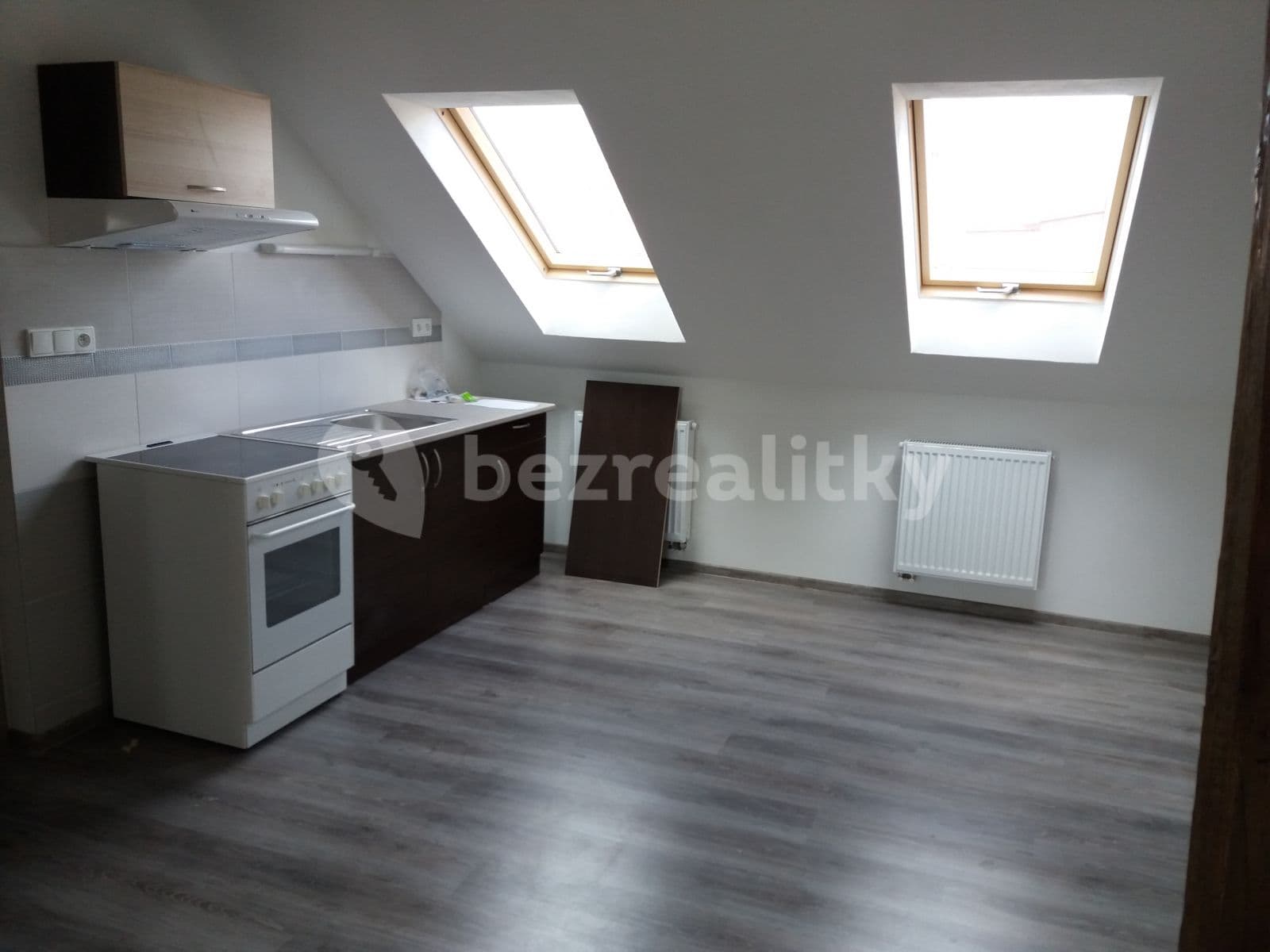 1 bedroom with open-plan kitchen flat to rent, 70 m², Školní, Chomutov, Ústecký Region 1 bedroom with open-plan kitchen flat to rent, 70 m², Školní, Chomutov, Ústecký Region