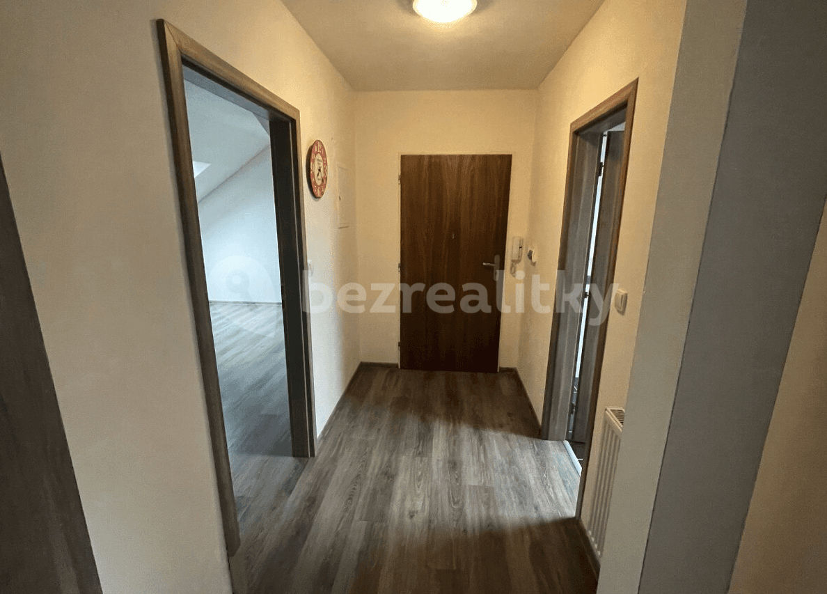 1 bedroom with open-plan kitchen flat to rent, 70 m², Školní, Chomutov, Ústecký Region 1 bedroom with open-plan kitchen flat to rent, 70 m², Školní, Chomutov, Ústecký Region