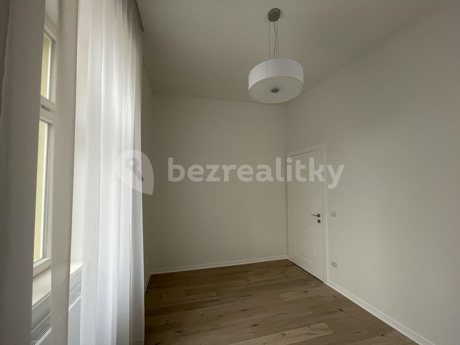 1 bedroom with open-plan kitchen flat to rent, 37 m², Kmochova, Prague, Prague 1 bedroom with open-plan kitchen flat to rent, 37 m², Kmochova, Prague, Prague