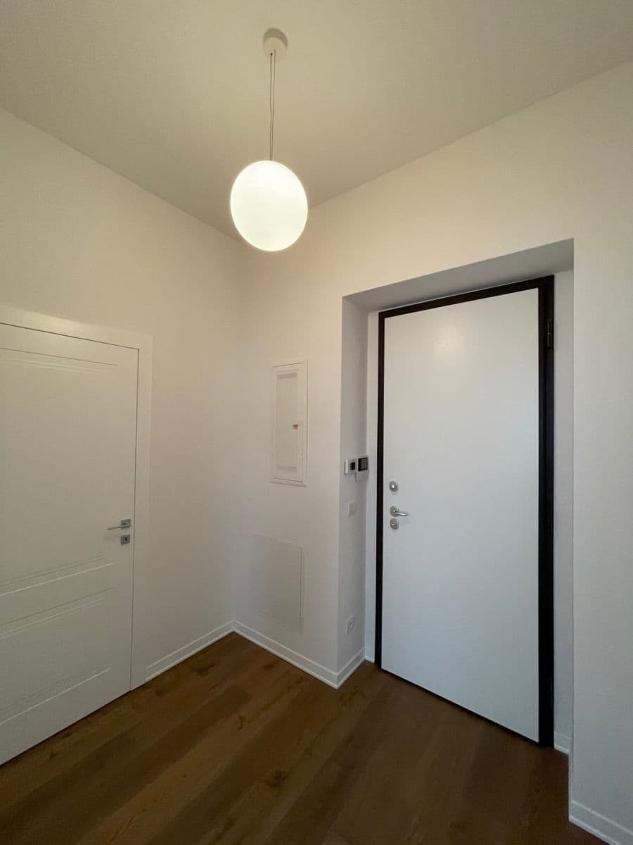 1 bedroom with open-plan kitchen flat to rent, 47 m², Kmochova, Prague, Prague 1 bedroom with open-plan kitchen flat to rent, 47 m², Kmochova, Prague, Prague