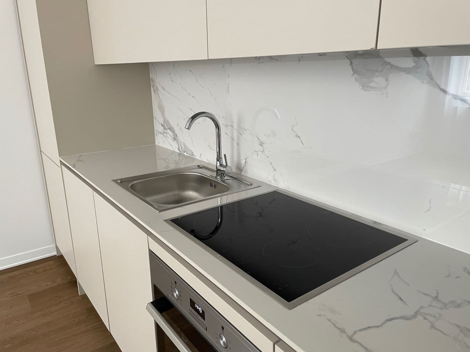 1 bedroom with open-plan kitchen flat to rent, 47 m², Kmochova, Prague, Prague 1 bedroom with open-plan kitchen flat to rent, 47 m², Kmochova, Prague, Prague