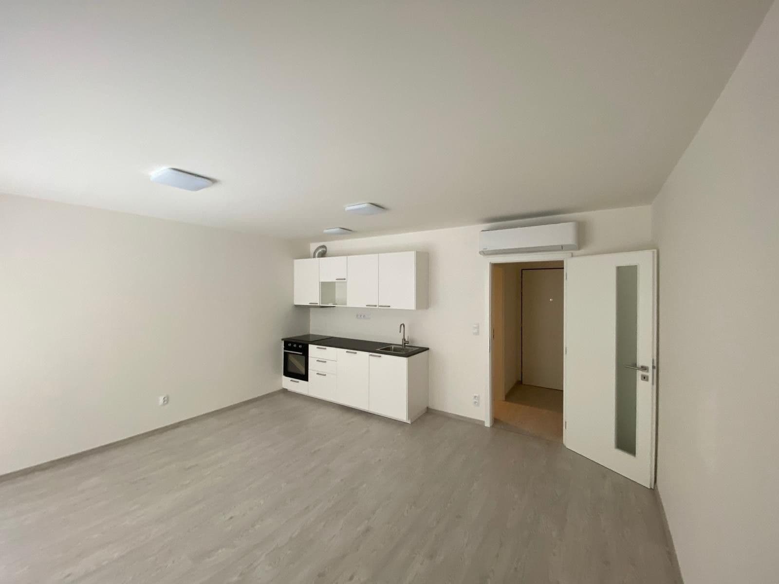 Studio flat to rent, 35 m², Křižíkova, Prague, Prague Studio flat to rent, 35 m², Křižíkova, Prague, Prague