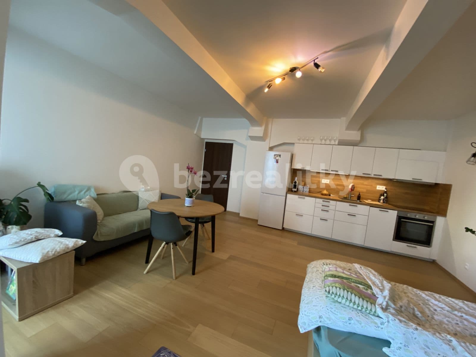 Studio flat to rent, 47 m², Jankovcova, Prague, Prague Studio flat to rent, 47 m², Jankovcova, Prague, Prague