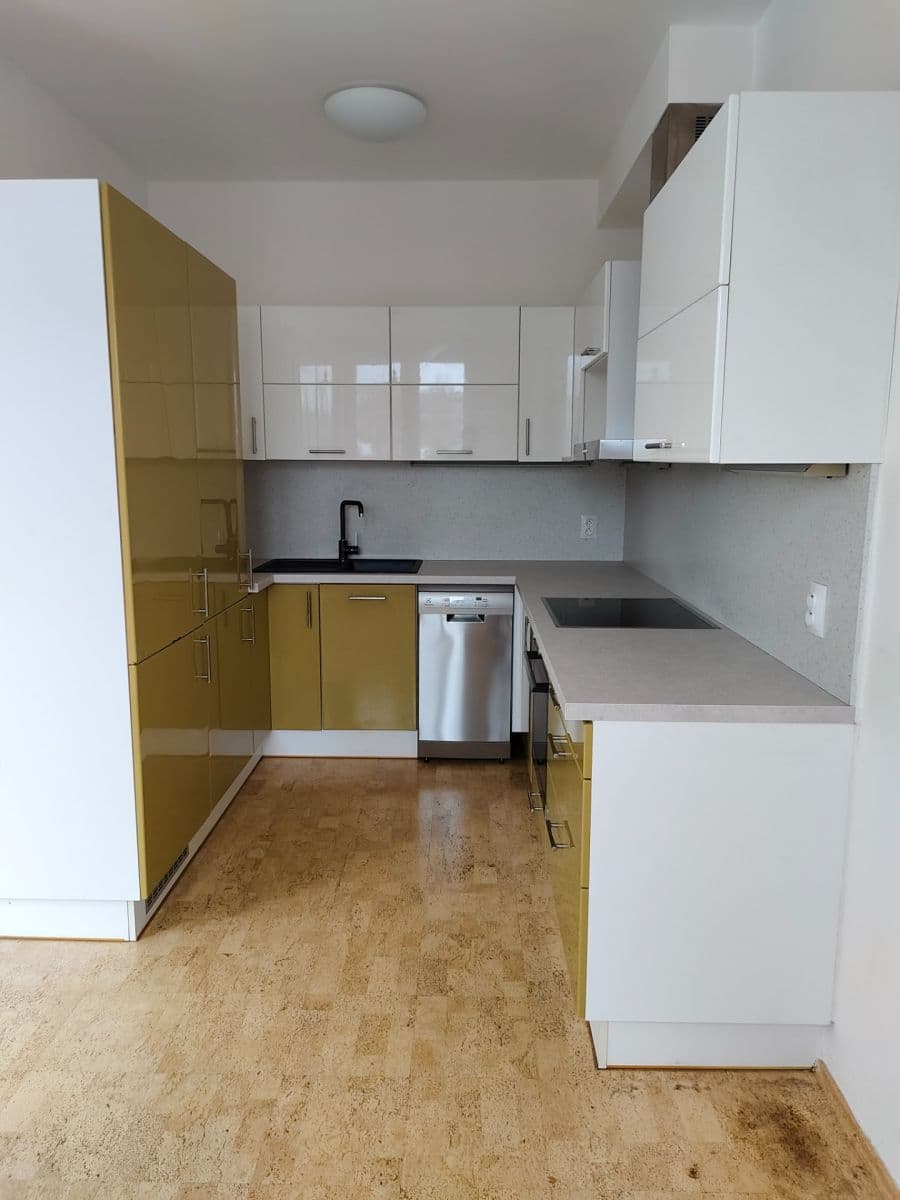 3 bedroom with open-plan kitchen flat to rent, 85 m², V Zahradách, Beroun, Středočeský Region 3 bedroom with open-plan kitchen flat to rent, 85 m², V Zahradách, Beroun, Středočeský Region