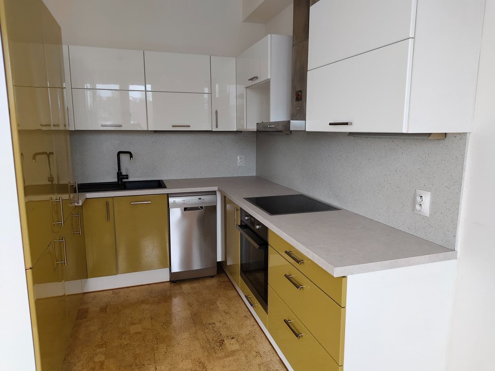 3 bedroom with open-plan kitchen flat to rent, 85 m², V Zahradách, Beroun, Středočeský Region 3 bedroom with open-plan kitchen flat to rent, 85 m², V Zahradách, Beroun, Středočeský Region