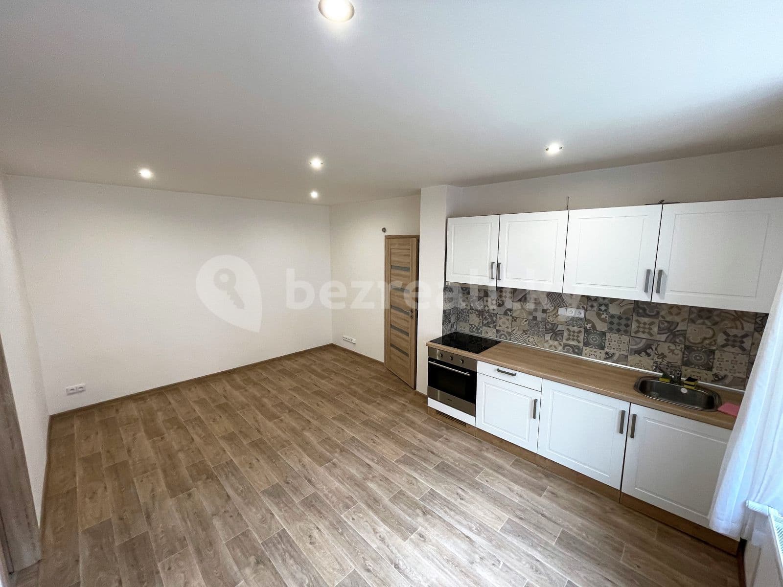 1 bedroom with open-plan kitchen flat to rent, 48 m², Úslavská, Plzeň, Plzeňský Region 1 bedroom with open-plan kitchen flat to rent, 48 m², Úslavská, Plzeň, Plzeňský Region