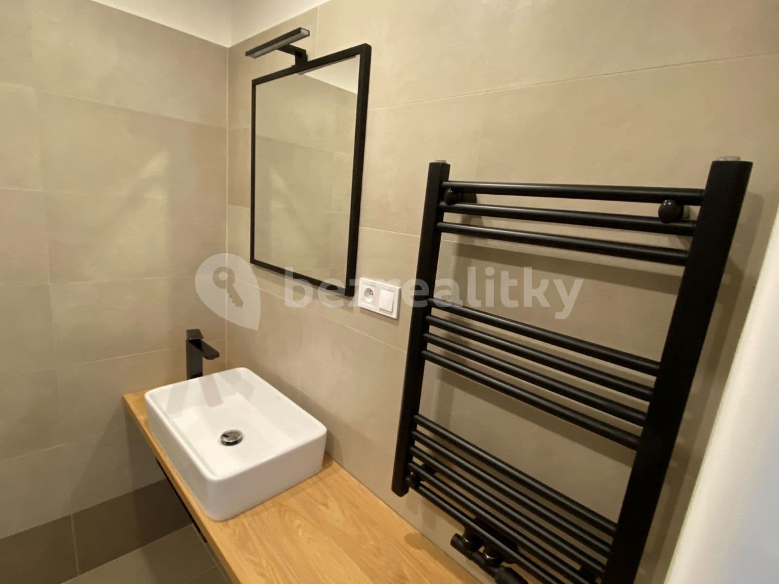 2 bedroom with open-plan kitchen flat to rent, 75 m², V Olšinách, Prague, Prague 2 bedroom with open-plan kitchen flat to rent, 75 m², V Olšinách, Prague, Prague