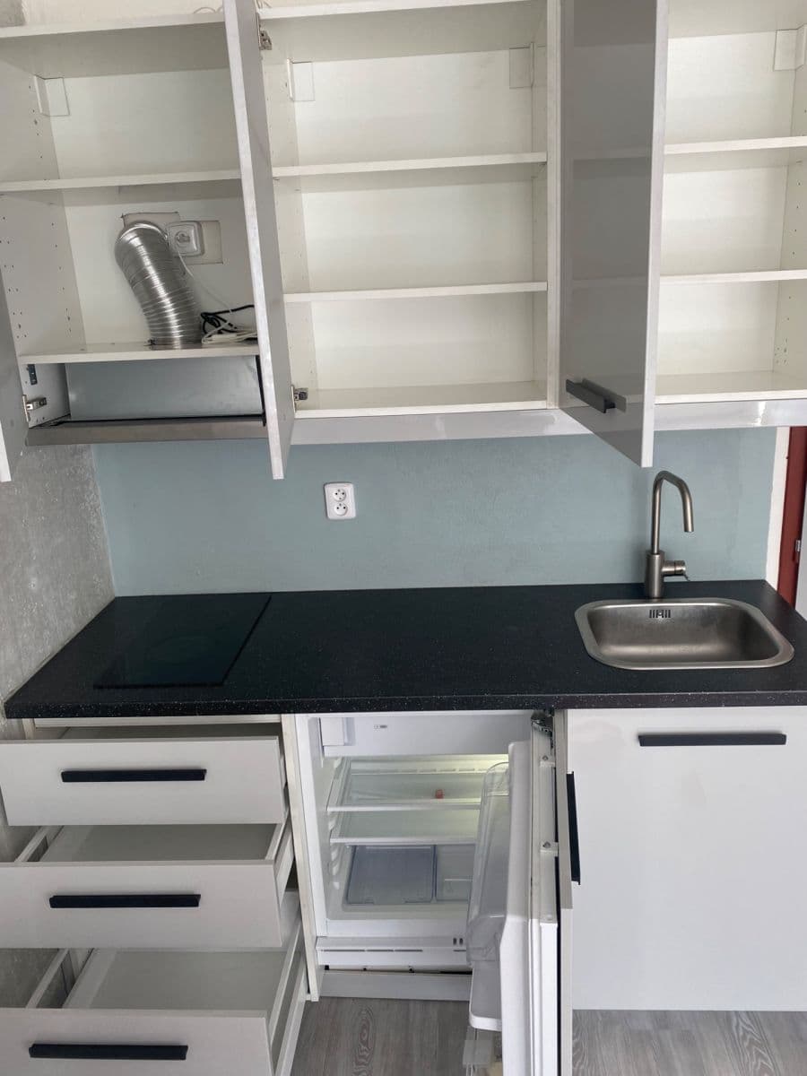 Studio flat to rent, 29 m², Pod Lysinami, Prague, Prague Studio flat to rent, 29 m², Pod Lysinami, Prague, Prague