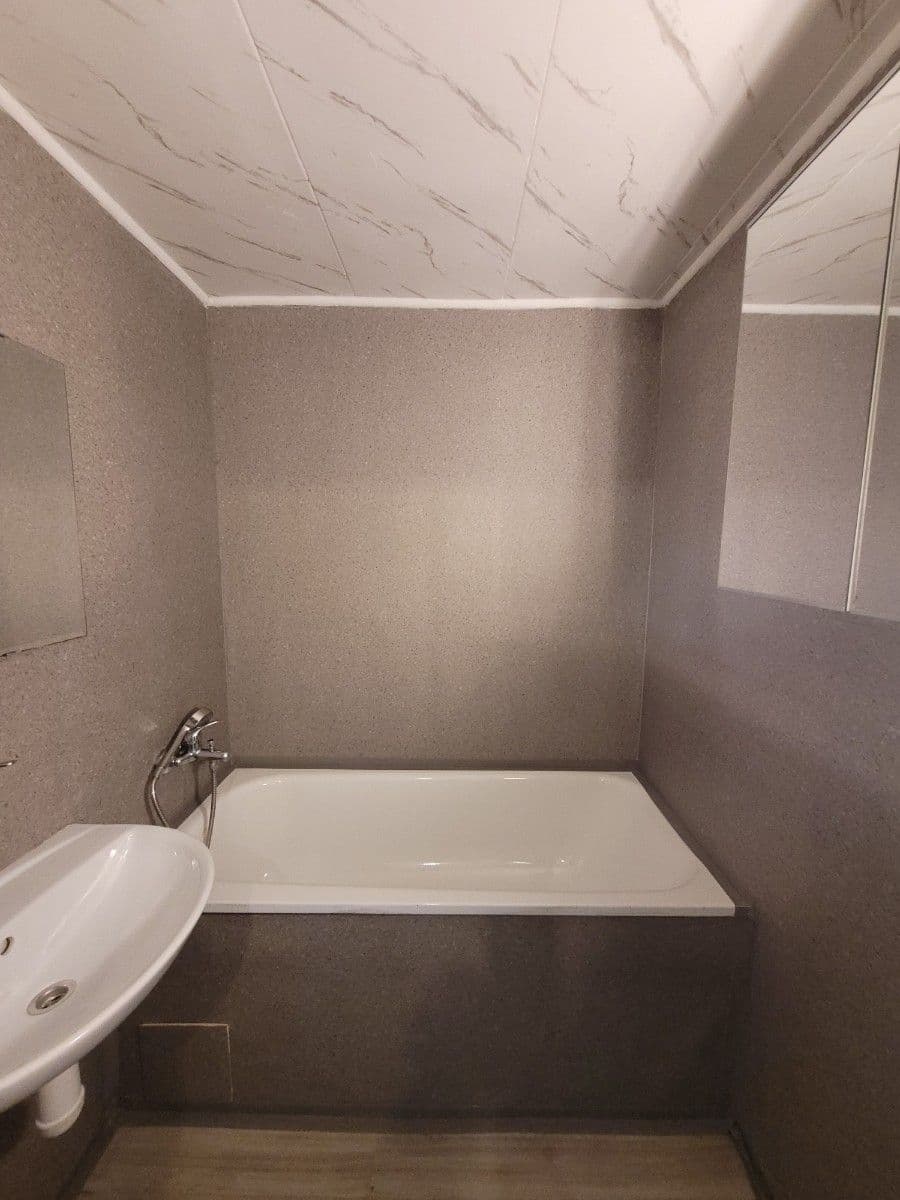 2 bedroom with open-plan kitchen flat to rent, 64 m², Ke Škole, Prague, Prague 2 bedroom with open-plan kitchen flat to rent, 64 m², Ke Škole, Prague, Prague