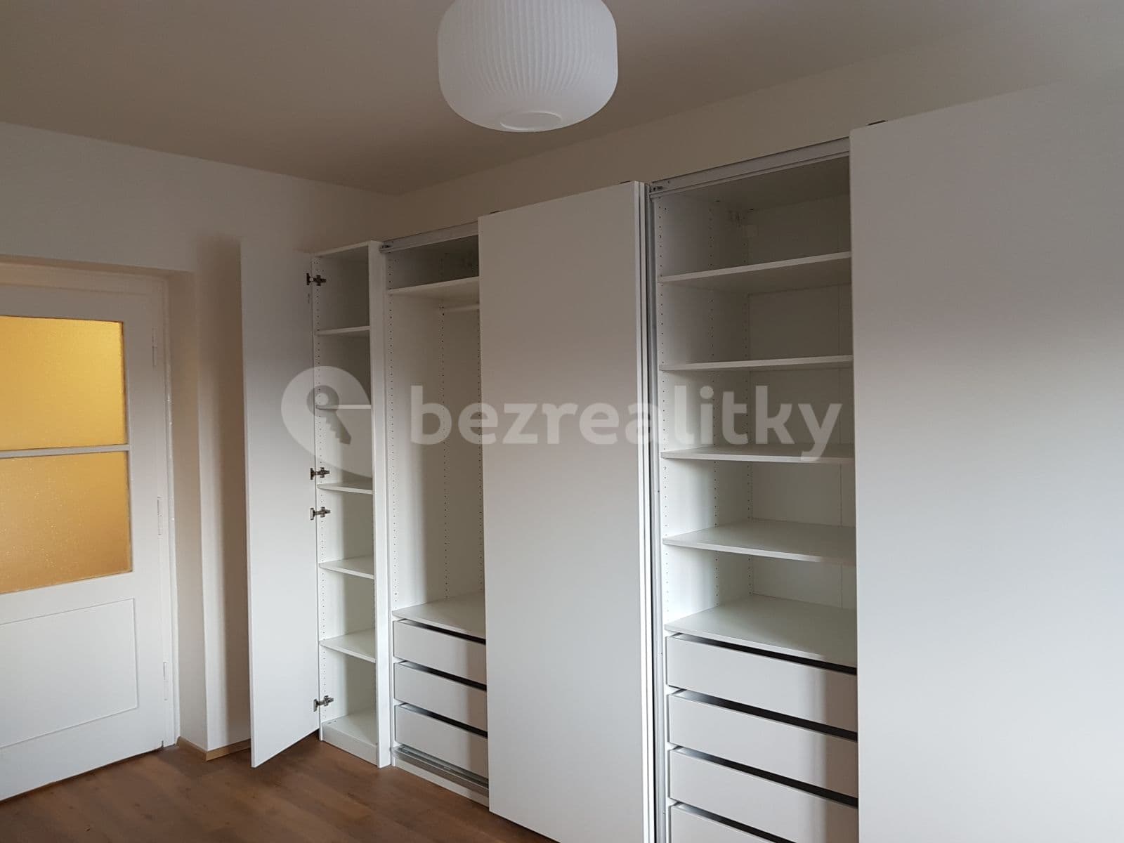 1 bedroom with open-plan kitchen flat to rent, 50 m², Pod Altánem, Prague, Prague 1 bedroom with open-plan kitchen flat to rent, 50 m², Pod Altánem, Prague, Prague