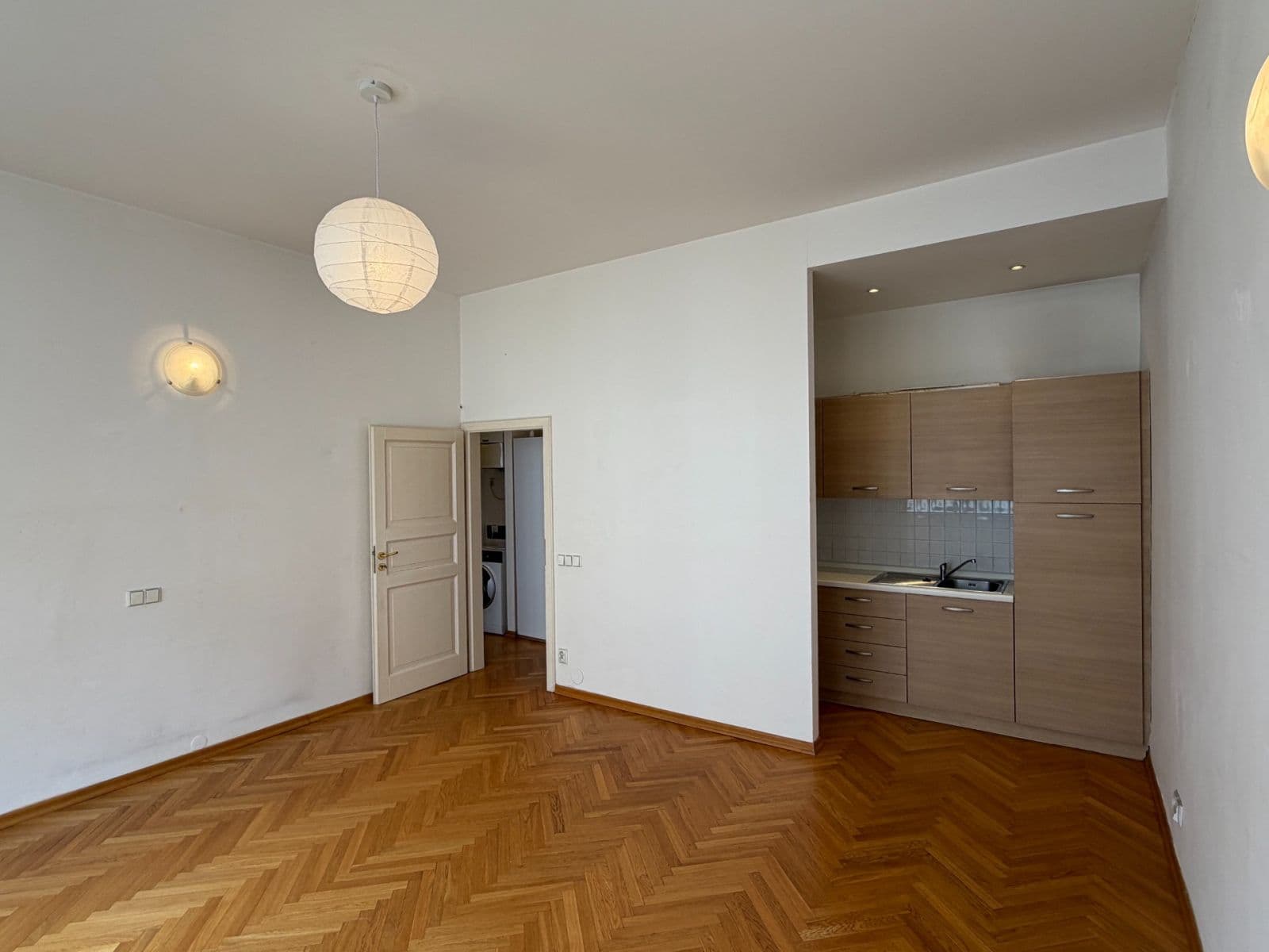 1 bedroom with open-plan kitchen flat to rent, 52 m², Ondříčkova, Prague, Prague 1 bedroom with open-plan kitchen flat to rent, 52 m², Ondříčkova, Prague, Prague